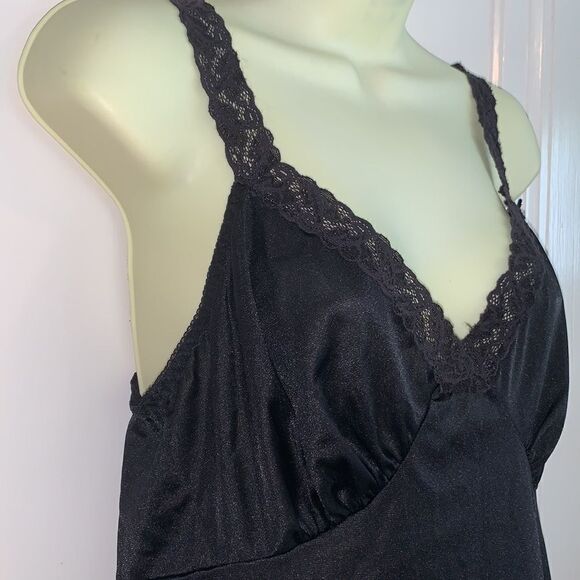 Cabernet black nylon camisole with lace - Picture 3 of 6